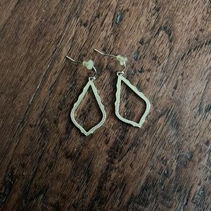 LIKE NEW Kendra Scott Earringa